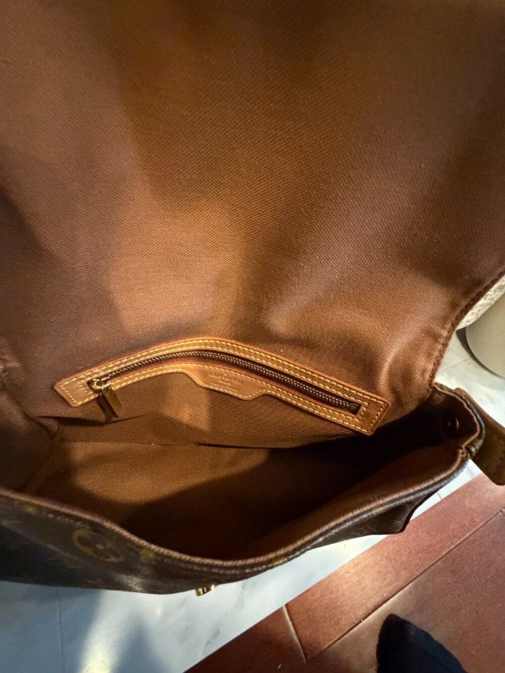 Louis Vuitton Looping MM Monogram Shoulder Bag | Vintage LV - Picture 4 of 9